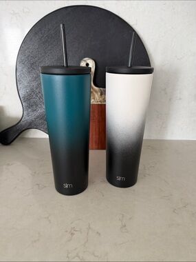 Simple Modern Water Bottled • 28 oz